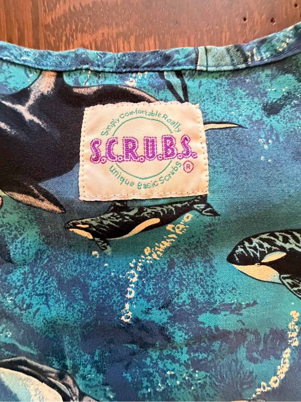 Scrubs Short Sleeve Orca Print Tee in Blue XL - Picture 6 of 8